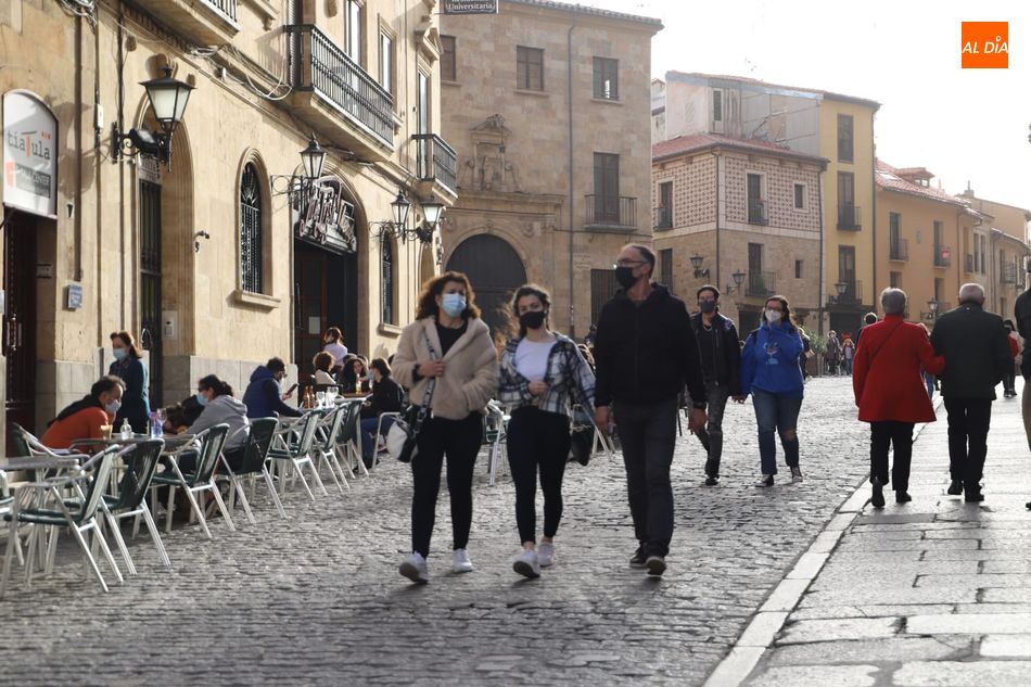 Foto 4 - La tregua de la lluvia deja las calles de Salamanca llenas de público
