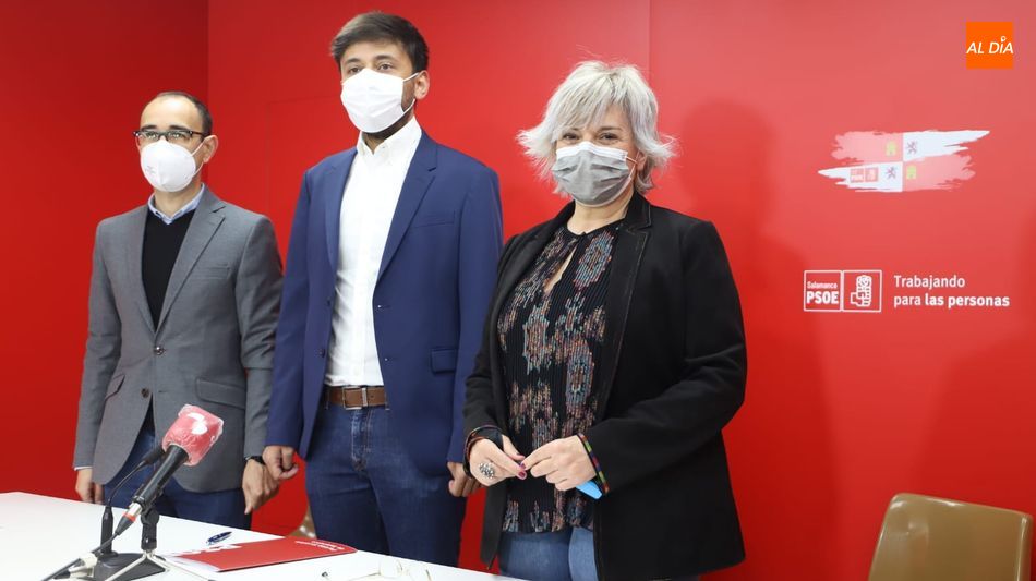 Los parlamentarios nacionales del PSOE de Salamanca, David Serrada, Fran Díaz y Elena Diego. Foto de Lydia González