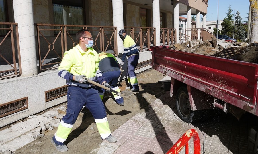 Foto 3 - Satisfacción en Carbajosa por su nuevo servicio de mantenimiento de viales y reparación de...