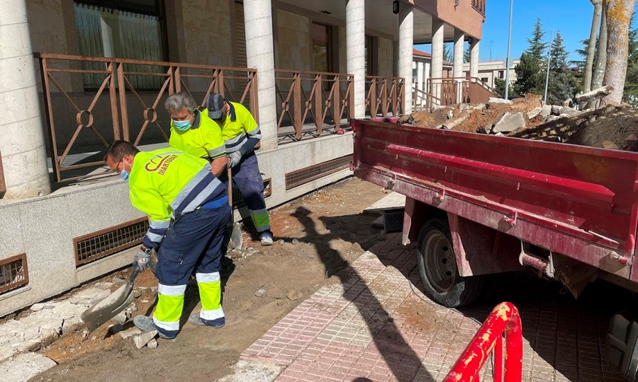 Foto 2 - Satisfacción en Carbajosa por su nuevo servicio de mantenimiento de viales y reparación de...