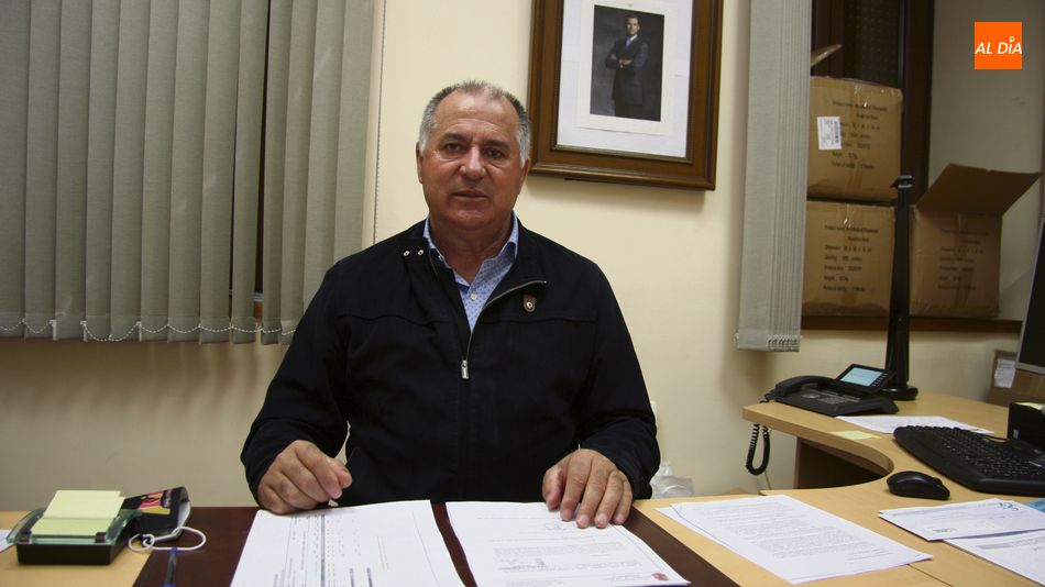 Julián Martín, alcalde de Villarino de los Aires / CORRAL