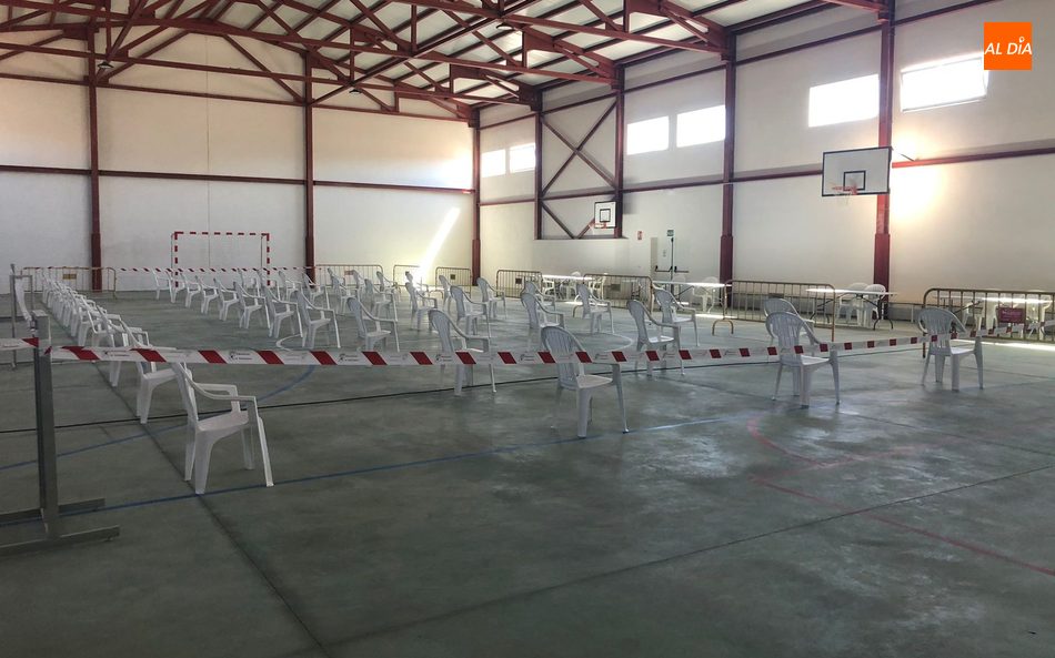 Foto 2 - El Ayuntamiento de Barruecopardo acondiciona el pabellón polideportivo para vacunaciones masivas  