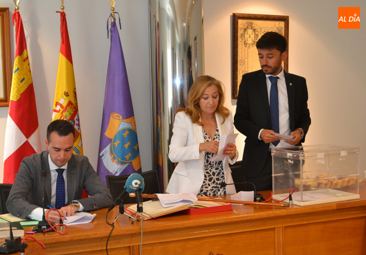 Foto 6 - Carmen Ávila toma posesión como alcaldesa de Peñaranda ofreciendo dialogo a un renovado...