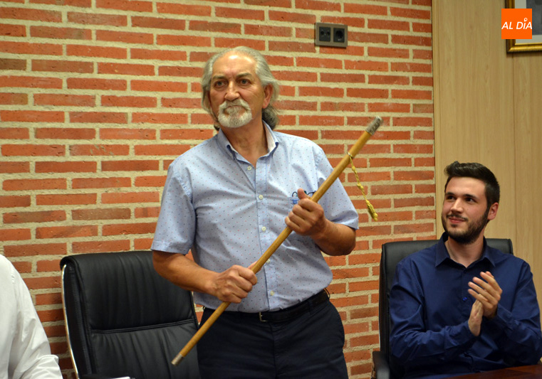 Foto 2 - El socialista Antonio Méndez toma posesión de su cargo como alcalde de Macotera, buscando el...