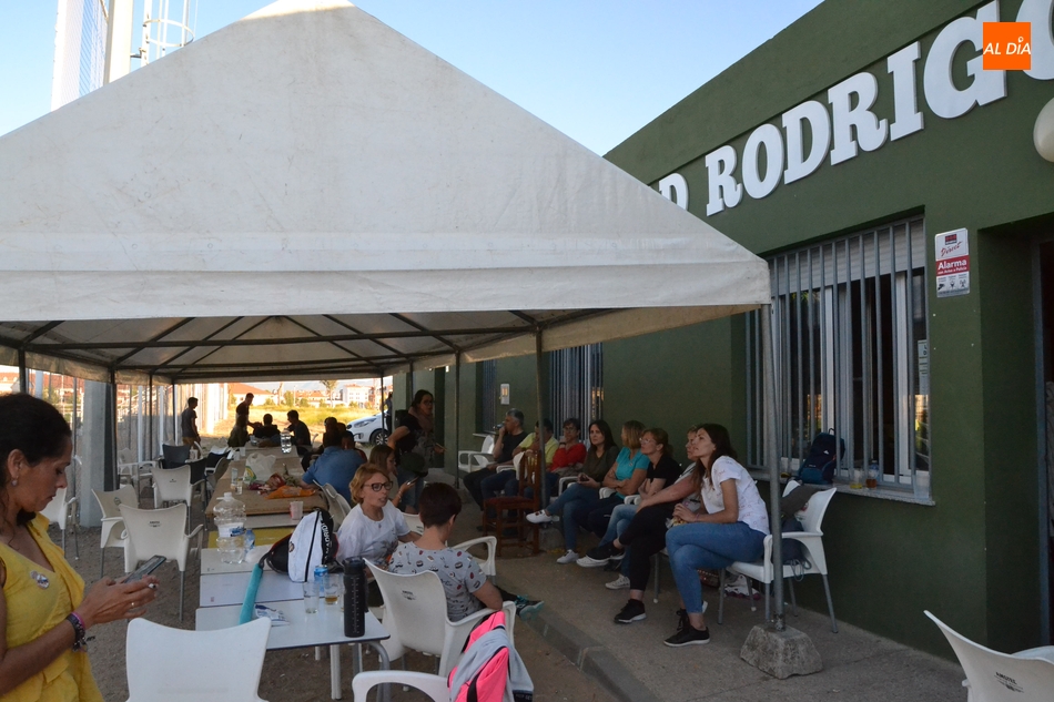Foto 2 - La familia del Ciudad Rodrigo CF despide la temporada con una jornada de fiesta  