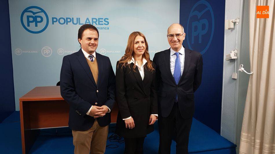 Vicotria Manjón (centro) será alcaldesa de Castellanos de Moriscos con el apoyo de Cs