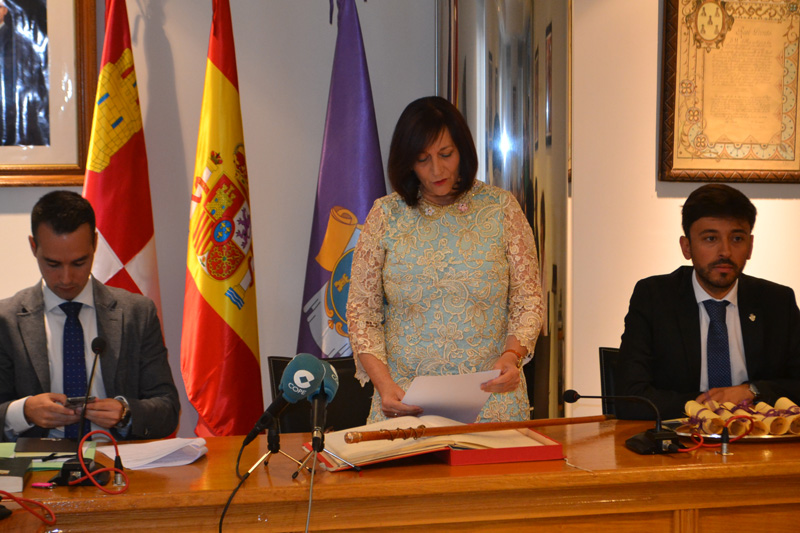 Foto 3 - Carmen Ávila toma posesión como alcaldesa de Peñaranda ofreciendo dialogo a un renovado...