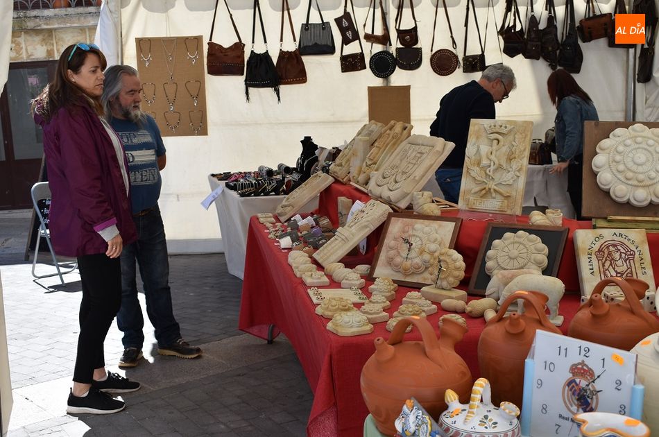 Foto 2 - La Feria de Artesanía y Alimentación reúne a cincuenta expositores en la villa ducal
