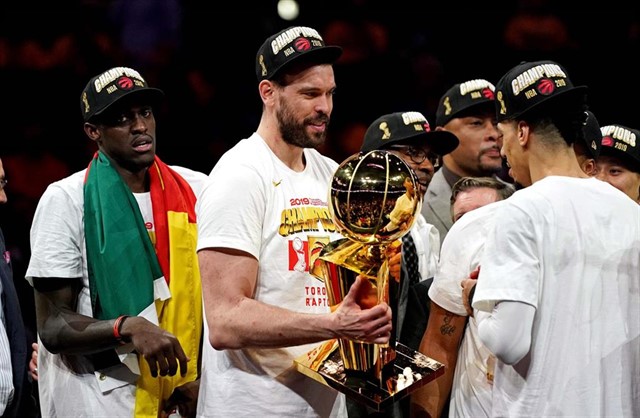 Marc Gasol e Ibaka, con el título de la NBA / Europa Press