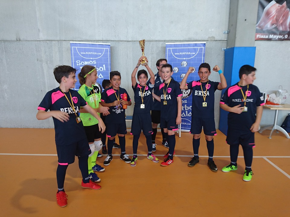 Celebración del título por parte de los jugadores del Salamanca Fútbol Sala