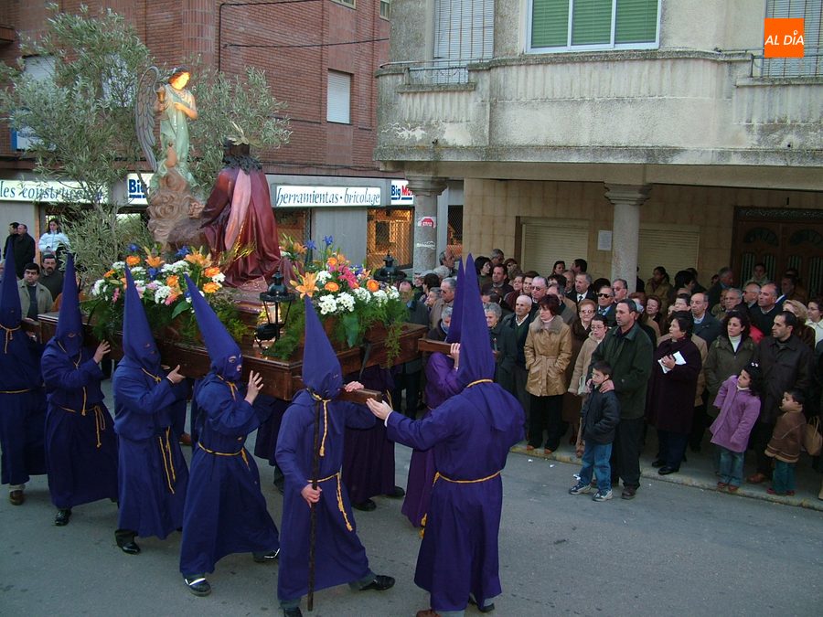 Foto 6 - Así fue la Procesión del Santo Entierro en Vitigudino en 2004  