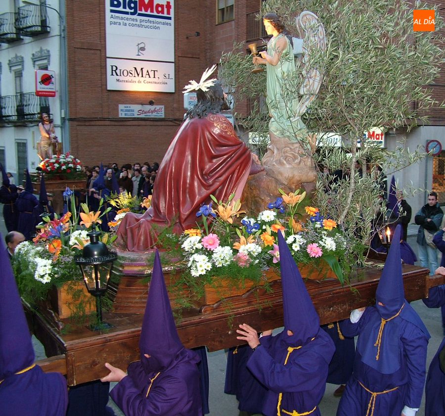 Foto 2 - Así fue la Procesión del Santo Entierro en Vitigudino en 2004  