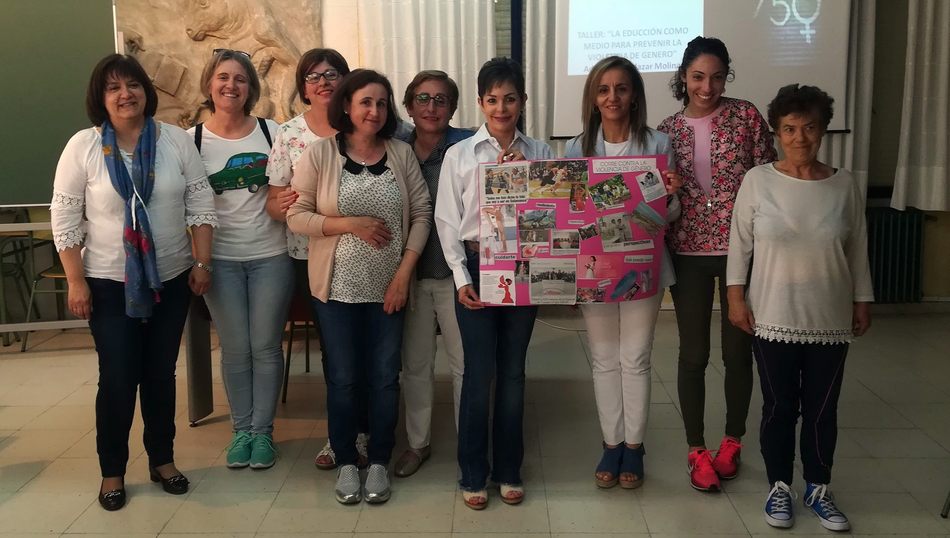 Participantes en el taller de educación para prevenir la violencia de género