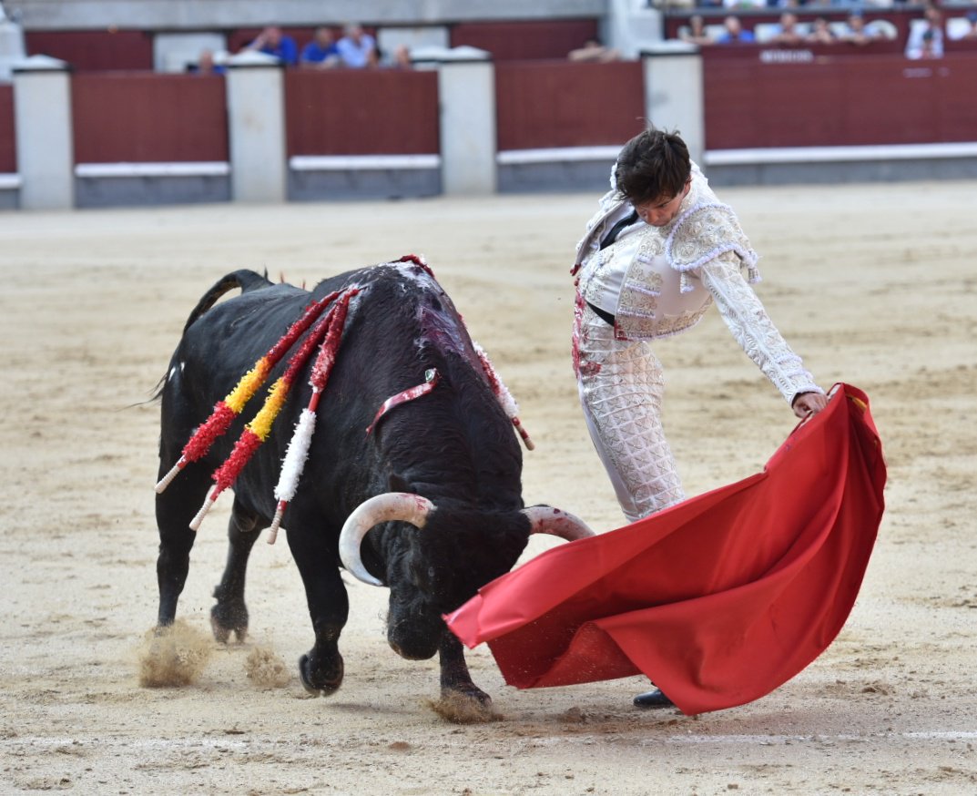 Foto 4 - Una corrida para el olvido de Las Ramblas imposibilita el triunfo de Juan del Álamo