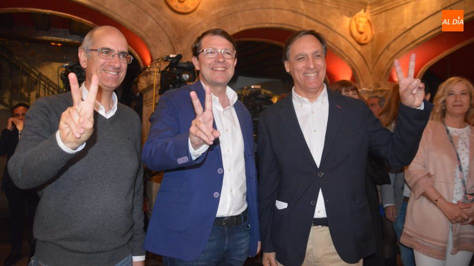 Javier Iglesias, Alfonso Fernández Mañueco y Carlos García Carbayo, en el cierre de campaña del PP. Foto: Lydia González