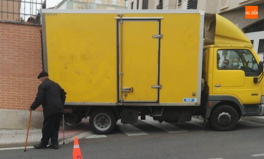 Estado del camión, tras el impacto con la pared en la calle Alfareros