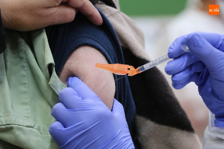 Foto 3 - El domingo 4 de abril se vacunará en el frontón de Vitigudino a 1.000 personas de entre 60 y 65...