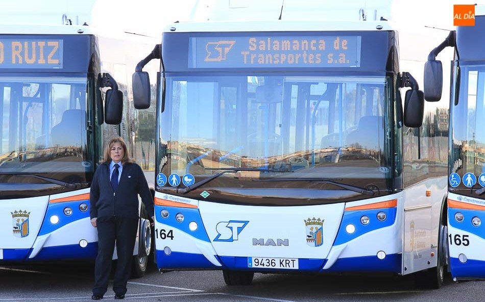 Los nuevos autobuses de gas natural, que suponen una inversión municipal de 1,5 millones de euros, sustituirán a los más antiguos de la flota