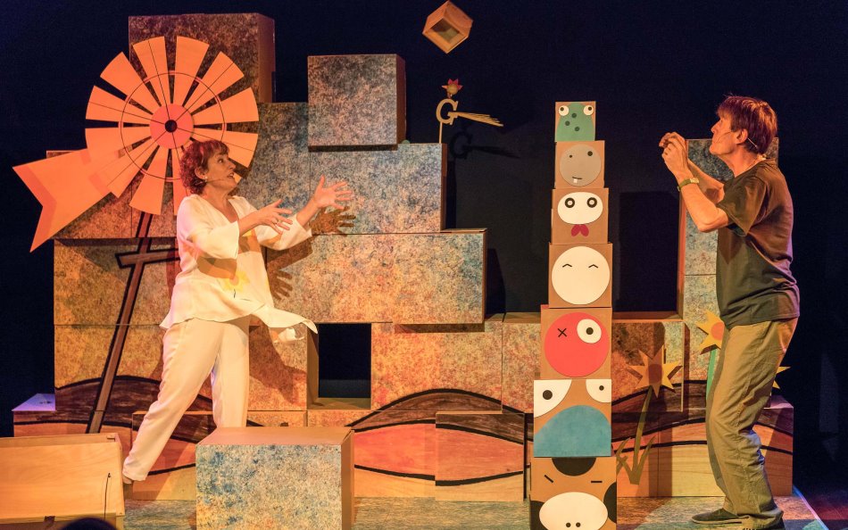 La compañía Teloncillo Teatro con la obra La Granja, Premio Fetén 2018 al Mejor espectáculo para la primera infancia