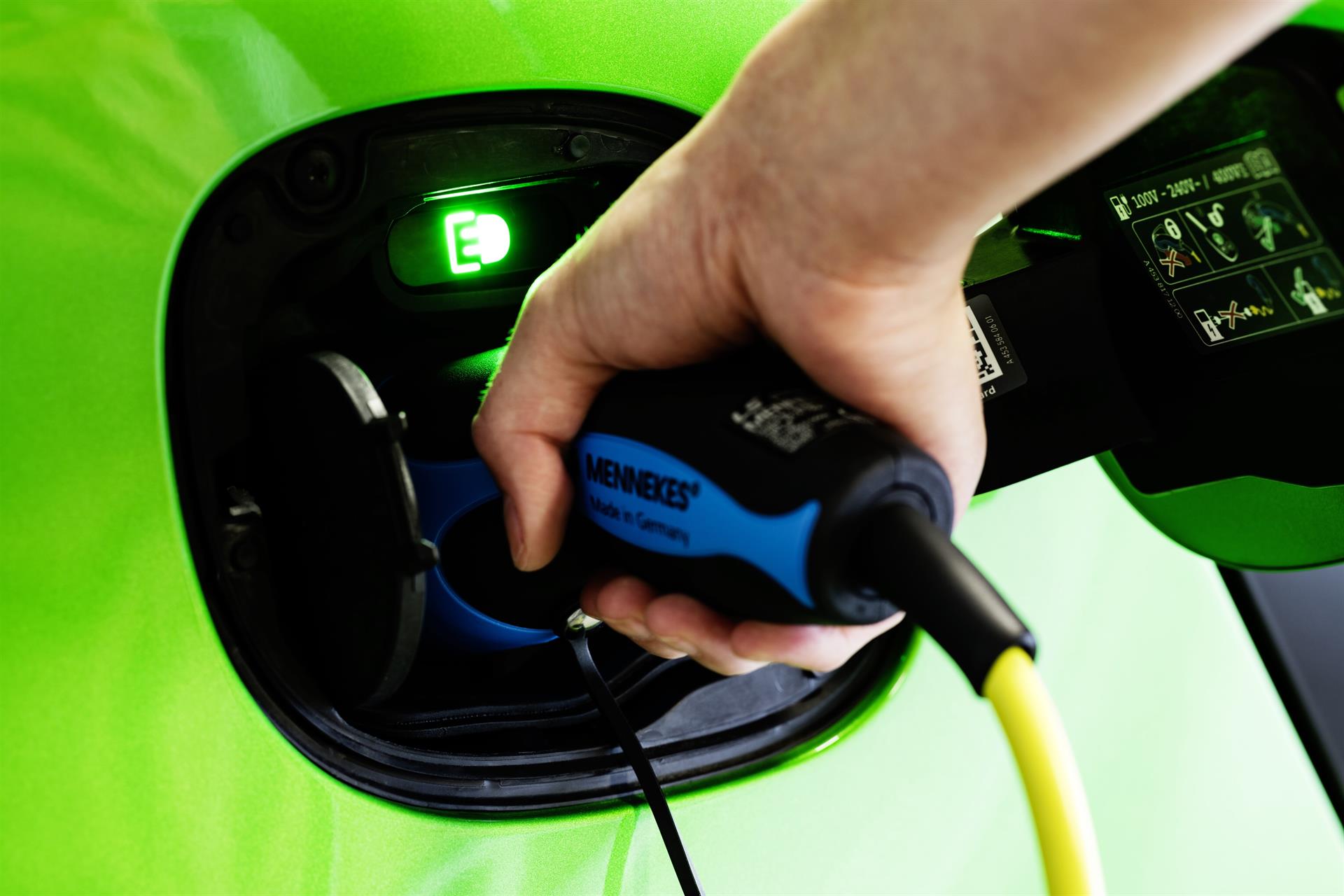 La llegada de los vehículos eléctricos podrían quitar empleos en el sector de la automoción
