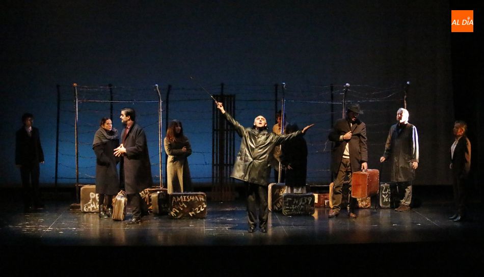 La Lengua Teatro ofrece una impactante escenografía. Foto de Elena López