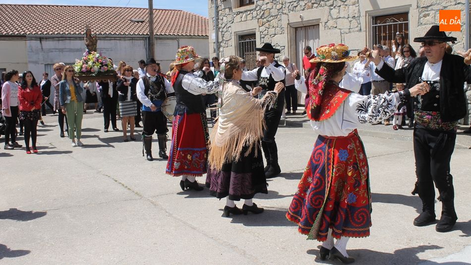 Bailes en honor a la Virgen de la Paz en Torresmenudas