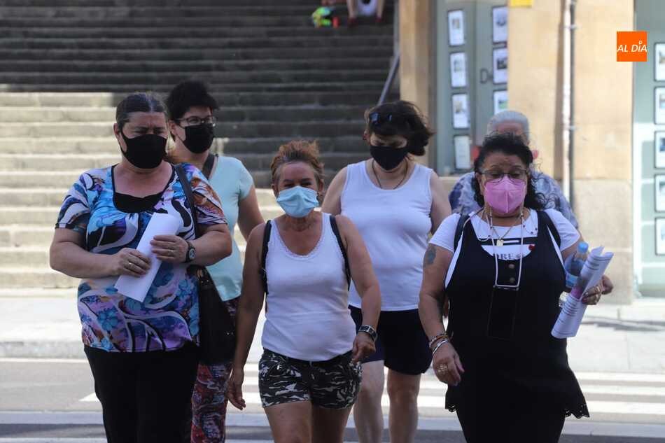 Grupo de mujeres que ha acudido este sábado a la convocatoria de búsqueda de Vanesa Cortés