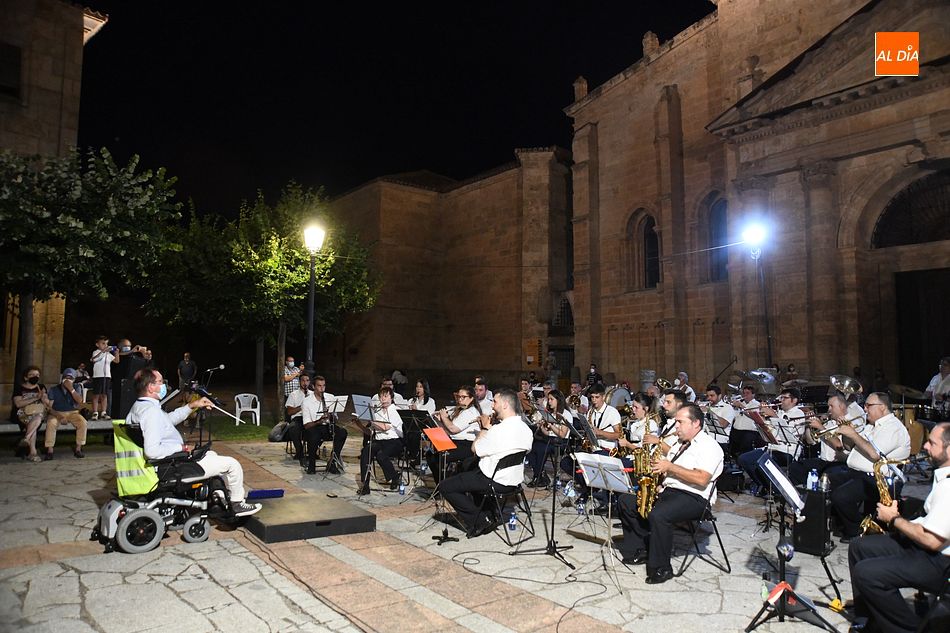 Foto 3 - La Banda Municipal de Música engrandece el día principal de homenaje a Herrasti  