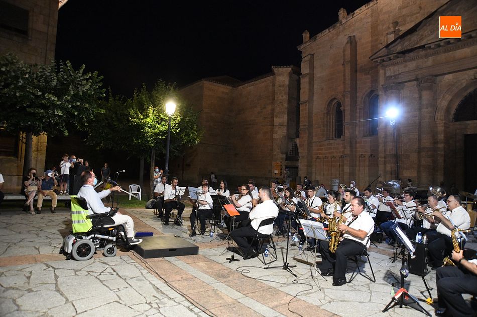 Foto 5 - La Banda Municipal de Música engrandece el día principal de homenaje a Herrasti  