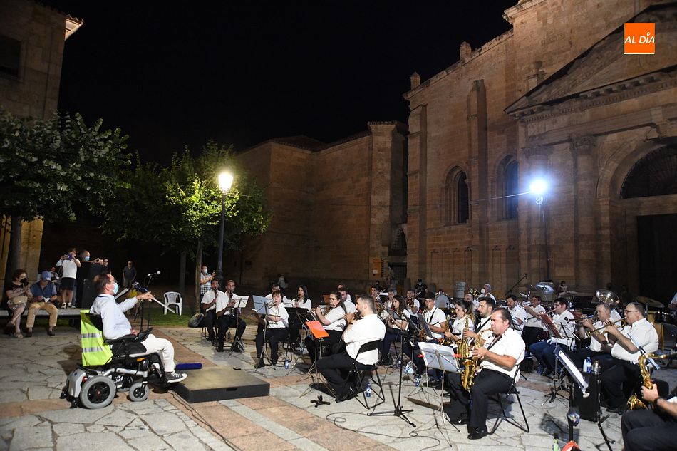 Foto 4 - La Banda Municipal de Música engrandece el día principal de homenaje a Herrasti  