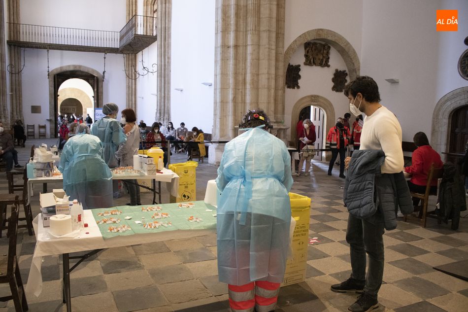 Foto 3 - Arranca en Salamanca la vacunación de profesores y trabajadores de los centros educativos 