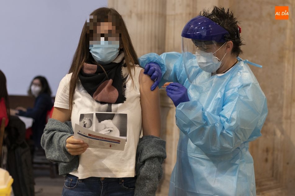 Foto 2 - Arranca en Salamanca la vacunación de profesores y trabajadores de los centros educativos 