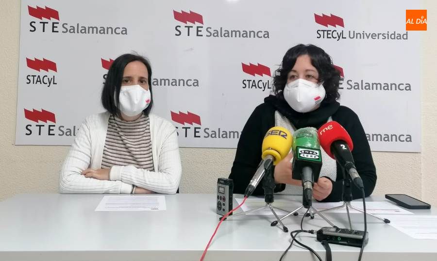 Intervención ante los medios de Teresa Vicente, portavoz de STE Salamanca. Foto de Lydia González