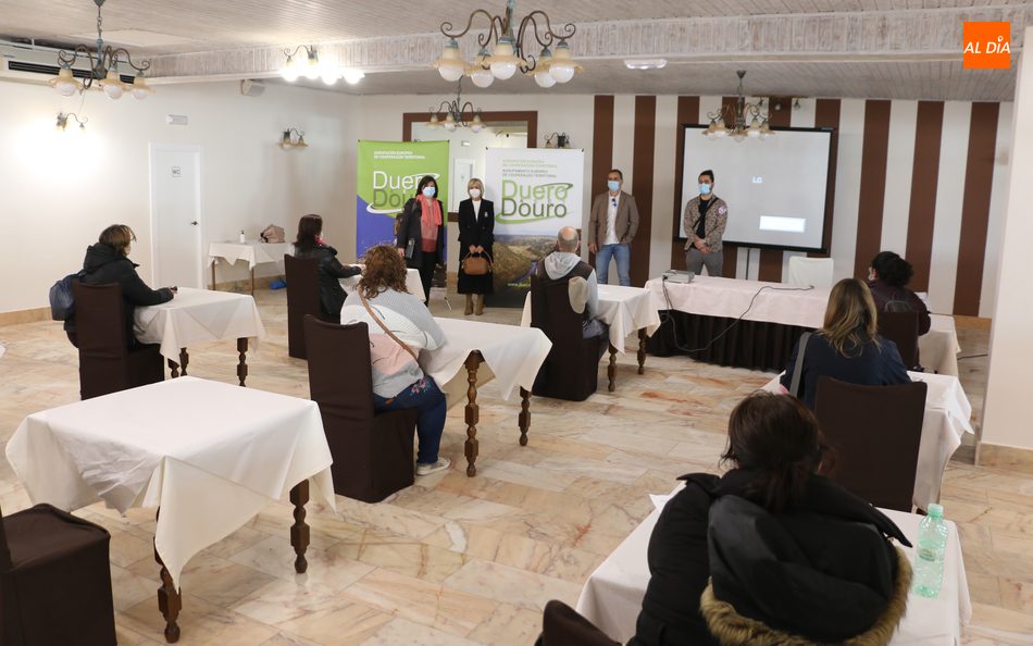 Foto 2 - Duero-Douro entrega en Vitigudino los diplomas a los participantes en un curso de ‘Aplicador de...