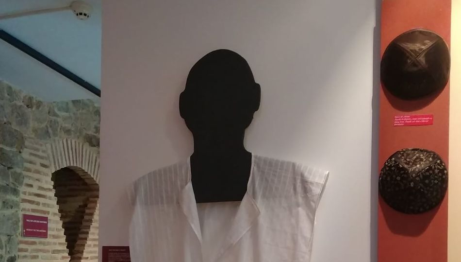 Exposición de kippot en el Museo Judío de Béjar