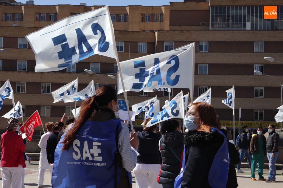 Foto 6 - Los Técnicos en Cuidados de Enfermería protestan por el “discriminatorio acuerdo de la Junta...