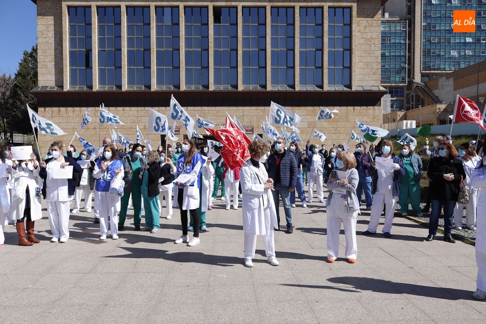 Foto 3 - Los Técnicos en Cuidados de Enfermería protestan por el “discriminatorio acuerdo de la Junta...