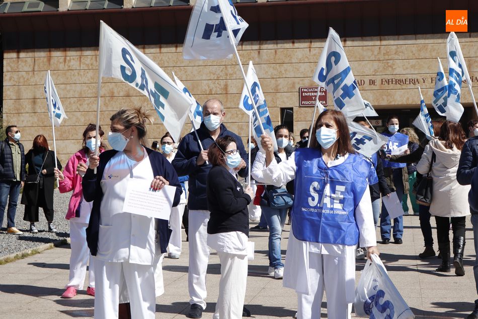 Foto 2 - Los Técnicos en Cuidados de Enfermería protestan por el “discriminatorio acuerdo de la Junta...