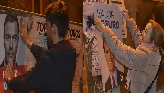 Fran Díaz y Carmen Familiar realizaban la pegada de carteles en la medianoche del jueves