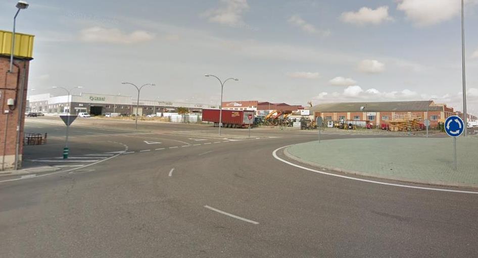 Rotonda que une la avenida de Fuentesaúco con la calle Perú, en el polígono industrial de Villares de la Reina. Foto Google Maps