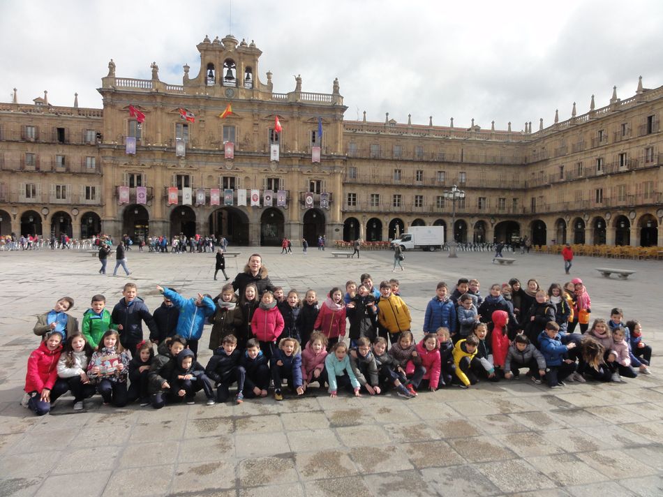 Foto 2 - Escolares del Colegio San Juan Bosco visitan la Salamanca monumental en tren  