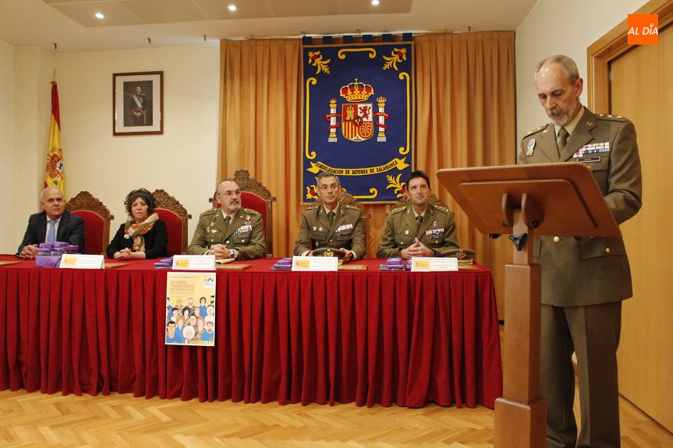 Foto 6 - La Subdelegación de Defensa entrega los premios escolares ‘Carta a una militar española’  