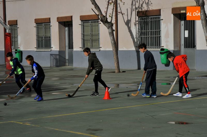 Práctica del hockey sobre patines de los alumnos del Francisco de Vitoria
