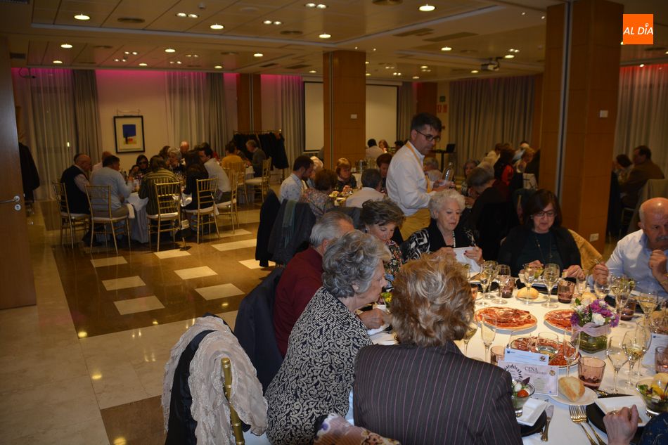 Foto 3 - La sociedad salmantina arropa al Comedor de los Pobres en la cena de su 25 aniversario  