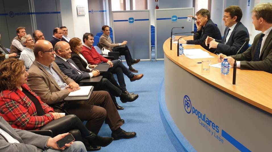El candidato del Partido Popular a la Junta de Castilla y León, Alfonso Fernández Mañueco, en Valladolid, tras mantener una reunión con los coordinadores provinciales