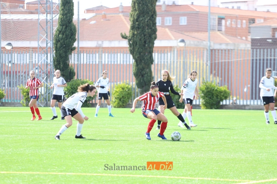 Foto 4 - El Salamanca UDS Femenino logra un ‘puntazo’ tras reponerse ante el todopoderoso Atleti ‘C’ ...