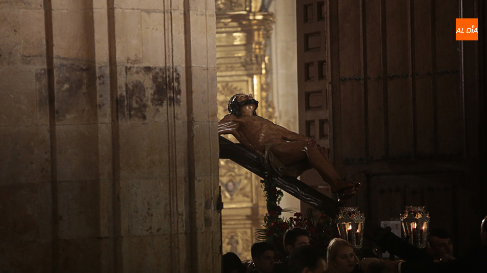 La imagen del Cristo de la Agonía en su salida del templo de las Úrsulas (Foto: Alejandro López)