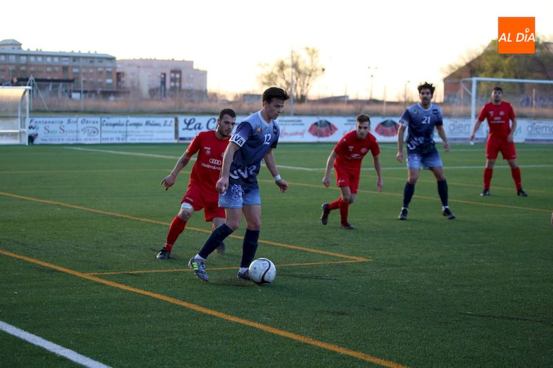 Foto 2 - El Salamanca UDS ‘B’ encamina su ascenso a Tercera División
