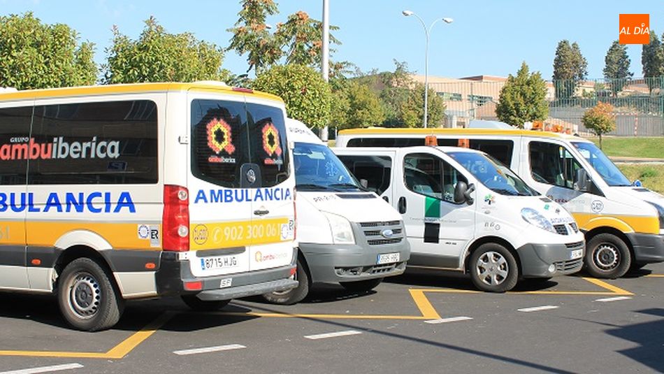 Ambulancias de esta empresa en el aparcamiento del Clinico