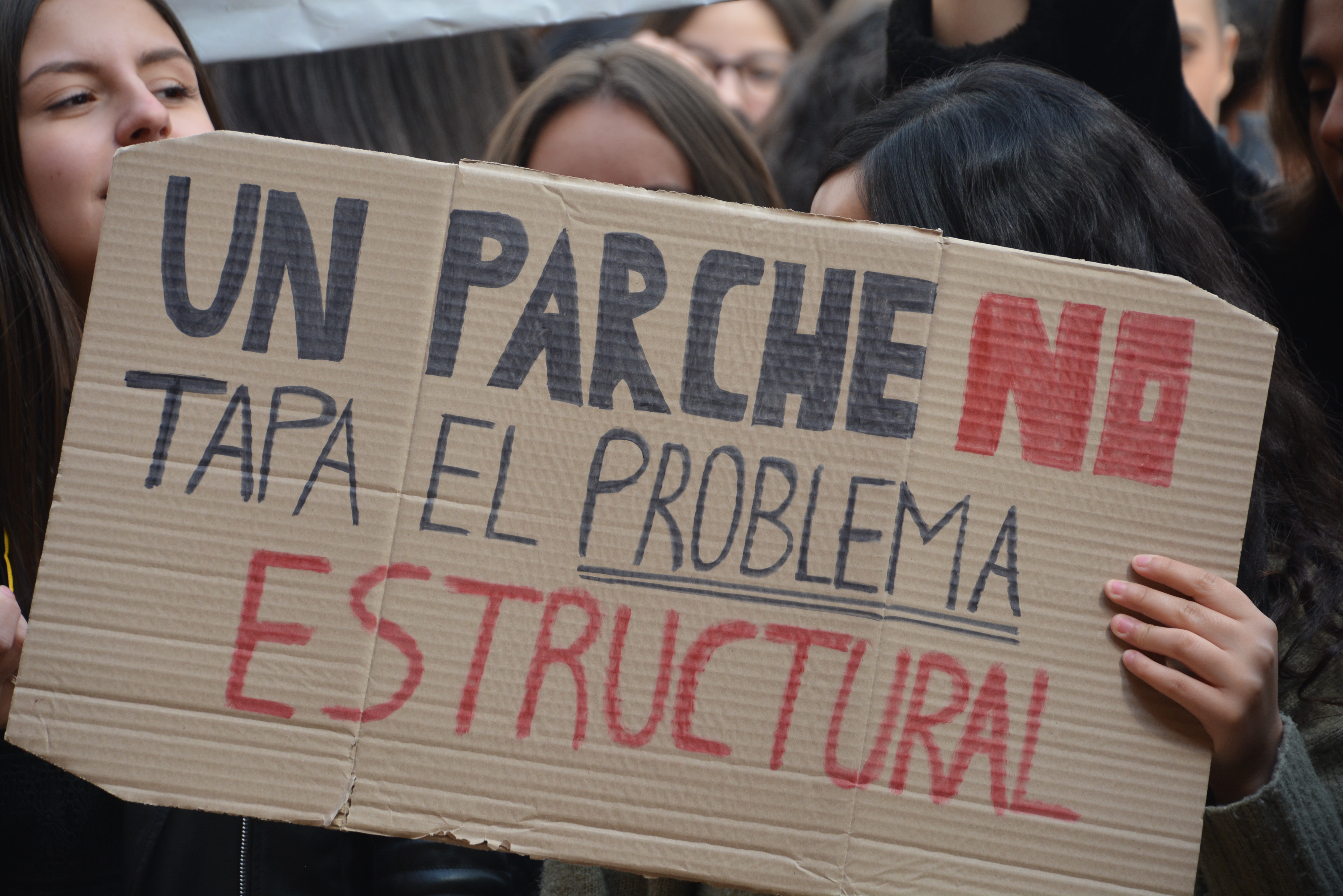 Foto 4 - Siguen las protestas de estudiantes de Medicina y Odontología por la reducción de créditos